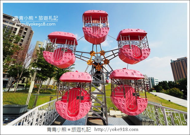 台中景點》草悟廣場．草悟道上的粉紅樂園~旋轉木馬、摩天輪超粉嫩 @青青小熊＊旅遊札記