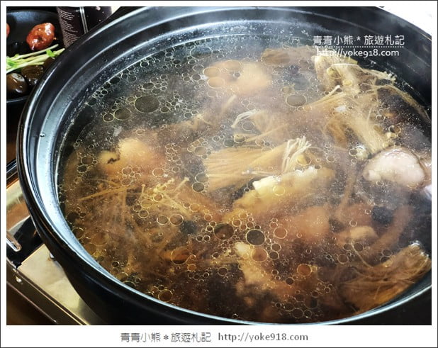 台中新社美食》菇神觀景複合式餐飲.冬菇土雞鍋~滿滿菇香的好味道 @青青小熊*旅遊札記 台中新社美食》菇神觀景複合式餐飲.冬菇土雞鍋~滿滿菇香的好味道 @青青小熊*旅遊札記