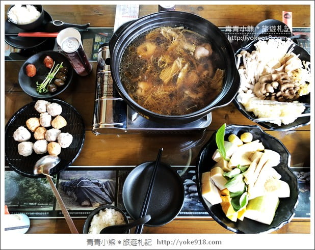 台中新社美食》菇神觀景複合式餐飲．冬菇土雞鍋~滿滿菇香的好味道 @青青小熊＊旅遊札記