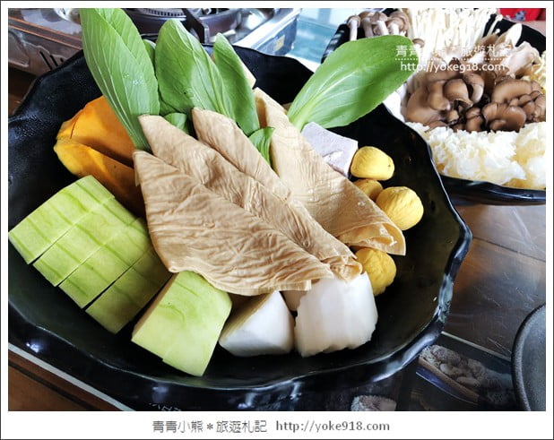 台中新社美食》菇神觀景複合式餐飲.冬菇土雞鍋~滿滿菇香的好味道 @青青小熊*旅遊札記 台中新社美食》菇神觀景複合式餐飲.冬菇土雞鍋~滿滿菇香的好味道 @青青小熊*旅遊札記