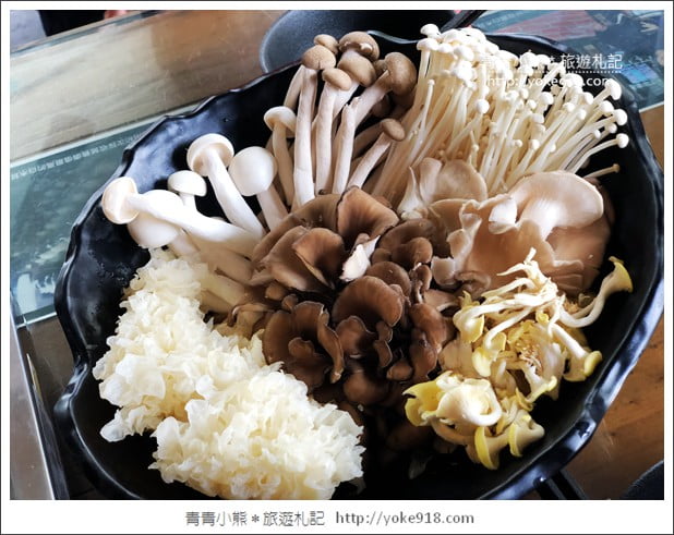 台中新社美食》菇神觀景複合式餐飲.冬菇土雞鍋~滿滿菇香的好味道 @青青小熊*旅遊札記 台中新社美食》菇神觀景複合式餐飲.冬菇土雞鍋~滿滿菇香的好味道 @青青小熊*旅遊札記