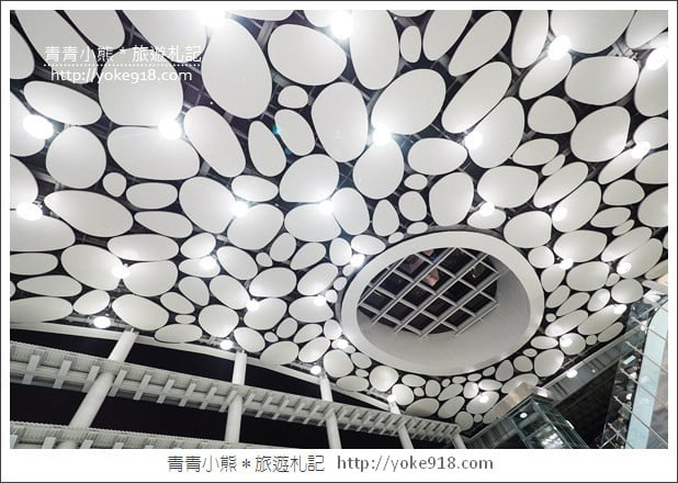 高雄景點》新高雄台鐵火車站．彷彿走進未來世界的時尚森林之中 @青青小熊＊旅遊札記