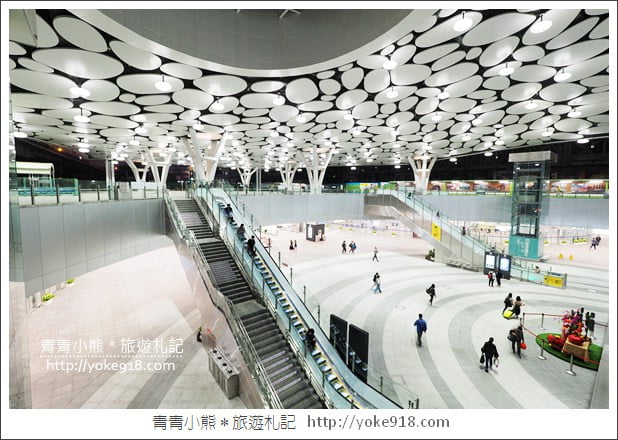 高雄景點》新高雄台鐵火車站.彷彿走進未來世界的時尚森林之中 @青青小熊*旅遊札記 高雄景點》新高雄台鐵火車站.彷彿走進未來世界的時尚森林之中 @青青小熊*旅遊札記