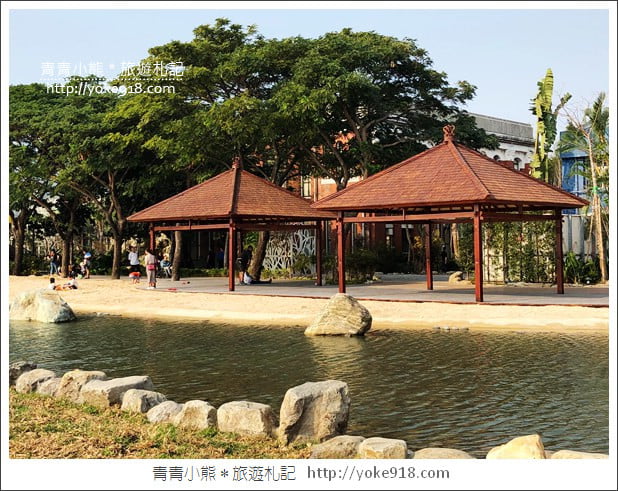 高雄景點》棧貳庫棧伍庫．白色旋轉木馬/摩艾像出沒~拍照散步好去處 @青青小熊＊旅遊札記
