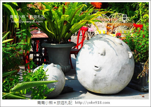 高雄景點》棧貳庫棧伍庫．白色旋轉木馬/摩艾像出沒~拍照散步好去處 @青青小熊＊旅遊札記