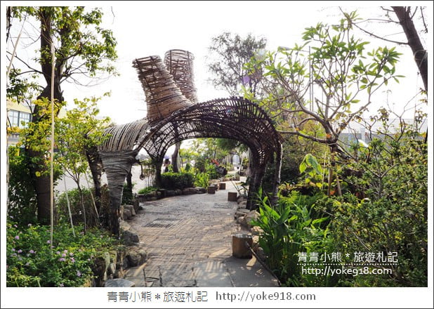 高雄景點》棧貳庫棧伍庫.白色旋轉木馬/摩艾像出沒~拍照散步好去處 @青青小熊*旅遊札記 高雄景點》棧貳庫棧伍庫.白色旋轉木馬/摩艾像出沒~拍照散步好去處 @青青小熊*旅遊札記