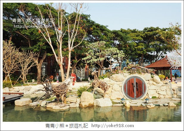 高雄景點》棧貳庫棧伍庫．白色旋轉木馬/摩艾像出沒~拍照散步好去處 @青青小熊＊旅遊札記