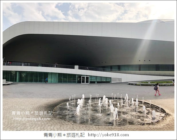 高雄新景點》衛武營國家藝術文化中心.時尚前衛的現代空間 @青青小熊*旅遊札記 高雄新景點》衛武營國家藝術文化中心.時尚前衛的現代空間 @青青小熊*旅遊札記