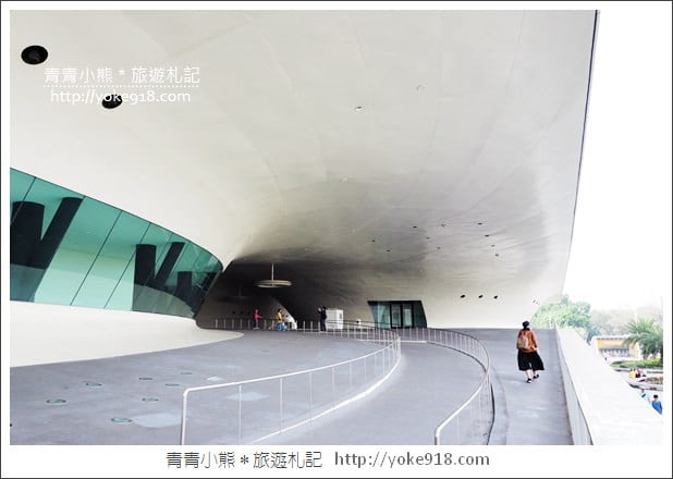 高雄新景點》衛武營國家藝術文化中心.時尚前衛的現代空間 @青青小熊*旅遊札記 高雄新景點》衛武營國家藝術文化中心.時尚前衛的現代空間 @青青小熊*旅遊札記