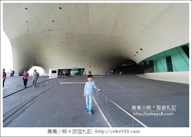 高雄新景點》衛武營國家藝術文化中心.時尚前衛的現代空間 @青青小熊*旅遊札記 高雄新景點》衛武營國家藝術文化中心.時尚前衛的現代空間 @青青小熊*旅遊札記