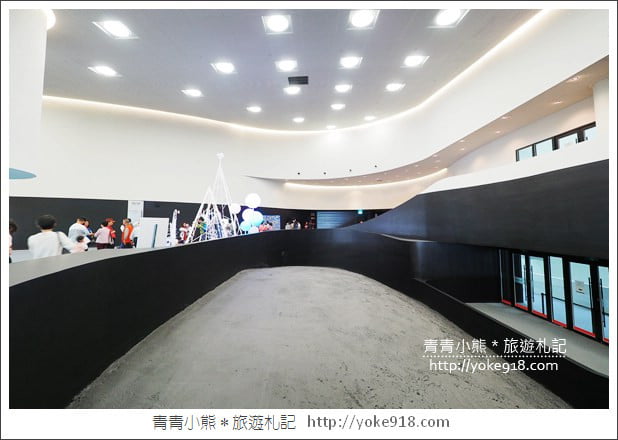 高雄新景點》衛武營國家藝術文化中心.時尚前衛的現代空間 @青青小熊*旅遊札記 高雄新景點》衛武營國家藝術文化中心.時尚前衛的現代空間 @青青小熊*旅遊札記