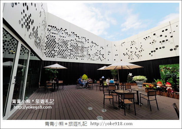 高雄新景點》衛武營國家藝術文化中心.時尚前衛的現代空間 @青青小熊*旅遊札記 高雄新景點》衛武營國家藝術文化中心.時尚前衛的現代空間 @青青小熊*旅遊札記