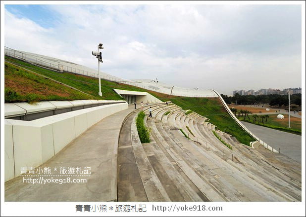 高雄新景點》衛武營國家藝術文化中心.時尚前衛的現代空間 @青青小熊*旅遊札記 高雄新景點》衛武營國家藝術文化中心.時尚前衛的現代空間 @青青小熊*旅遊札記