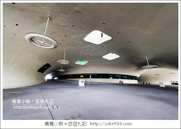 高雄新景點》衛武營國家藝術文化中心．時尚前衛的現代空間 @青青小熊＊旅遊札記