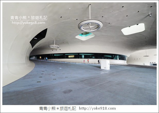 高雄新景點》衛武營國家藝術文化中心.時尚前衛的現代空間 @青青小熊*旅遊札記 高雄新景點》衛武營國家藝術文化中心.時尚前衛的現代空間 @青青小熊*旅遊札記