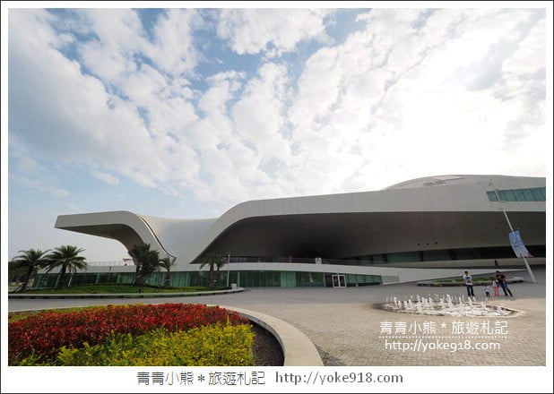 高雄新景點》衛武營國家藝術文化中心.時尚前衛的現代空間 @青青小熊*旅遊札記 高雄新景點》衛武營國家藝術文化中心.時尚前衛的現代空間 @青青小熊*旅遊札記