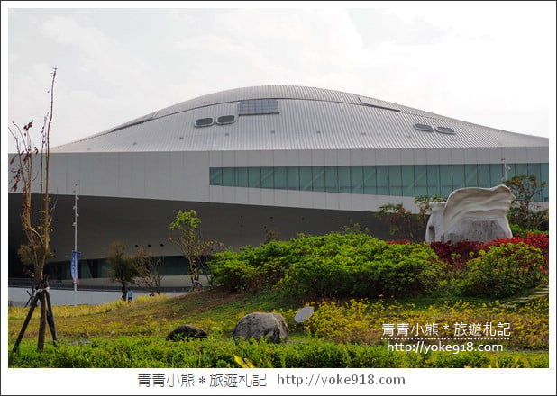 高雄新景點》衛武營國家藝術文化中心.時尚前衛的現代空間 @青青小熊*旅遊札記 高雄新景點》衛武營國家藝術文化中心.時尚前衛的現代空間 @青青小熊*旅遊札記