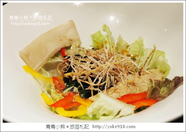 台中餐廳》花鮨日式餐廳．燒肉火鍋日式料理~一起漫步在白色玫瑰花海 @青青小熊＊旅遊札記