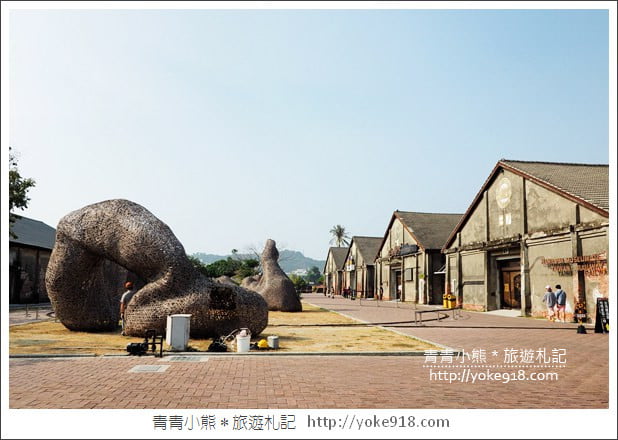 高雄景點》駁二藝術特區．親子必玩景點~搭小火車 看展 拍照去 @青青小熊＊旅遊札記