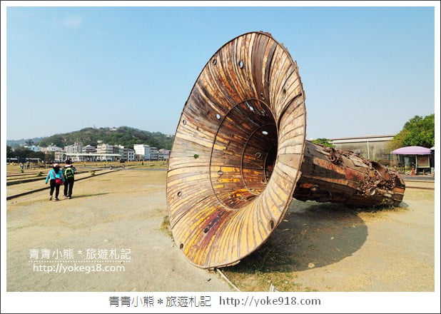 高雄景點》駁二藝術特區．親子必玩景點~搭小火車 看展 拍照去 @青青小熊＊旅遊札記