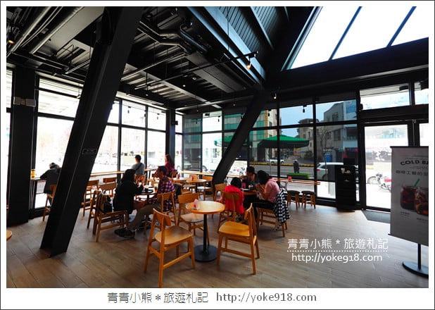 台南新景點》台南星巴克新門市.三角造型斜屋頂好吸睛 @青青小熊*旅遊札記 台南新景點》台南星巴克新門市.三角造型斜屋頂好吸睛 @青青小熊*旅遊札記