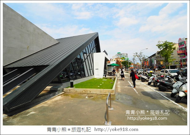 台南新景點》台南星巴克新門市.三角造型斜屋頂好吸睛 @青青小熊*旅遊札記 台南新景點》台南星巴克新門市.三角造型斜屋頂好吸睛 @青青小熊*旅遊札記