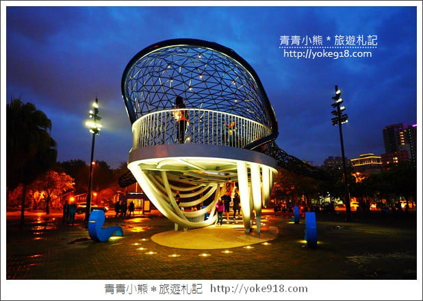 台南景點》大魚的祝福.安平新地標~巨大的鯨魚白天夜晚都美麗 @青青小熊*旅遊札記 台南景點》大魚的祝福.安平新地標~巨大的鯨魚白天夜晚都美麗 @青青小熊*旅遊札記