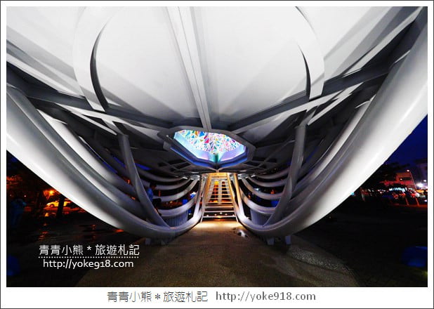 台南景點》大魚的祝福.安平新地標~巨大的鯨魚白天夜晚都美麗 @青青小熊*旅遊札記 台南景點》大魚的祝福.安平新地標~巨大的鯨魚白天夜晚都美麗 @青青小熊*旅遊札記