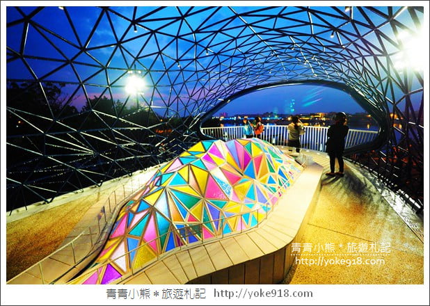 台南景點》大魚的祝福.安平新地標~巨大的鯨魚白天夜晚都美麗 @青青小熊*旅遊札記 台南景點》大魚的祝福.安平新地標~巨大的鯨魚白天夜晚都美麗 @青青小熊*旅遊札記