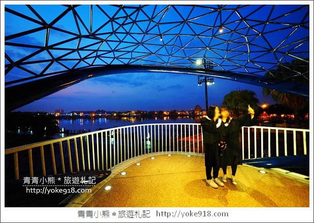 台南景點》大魚的祝福．安平新地標~巨大的鯨魚白天夜晚都美麗 @青青小熊＊旅遊札記