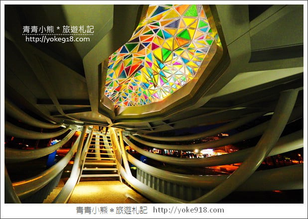 台南景點》大魚的祝福．安平新地標~巨大的鯨魚白天夜晚都美麗 @青青小熊＊旅遊札記