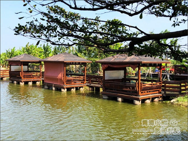 台南景點》水瀨閣．有著水上木屋的海鮮餐廳~還可以玩沙餵魚，聚會好去處 @青青小熊＊旅遊札記