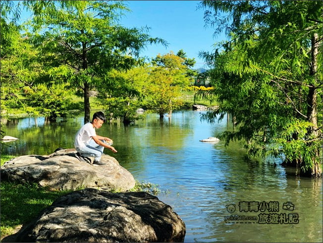 花蓮景點》松湖驛站．吉安迷你版雲山水~美麗的湖畔風光，餵魚、吃美食去 @青青小熊＊旅遊札記