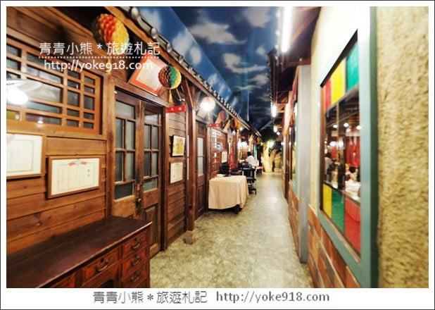 新竹景點》風城之月懷舊餐廳.是美食餐廳也是拍照景點~把山城老街搬進了室內 @青青小熊*旅遊札記 新竹景點》風城之月懷舊餐廳.是美食餐廳也是拍照景點~把山城老街搬進了室內 @青青小熊*旅遊札記