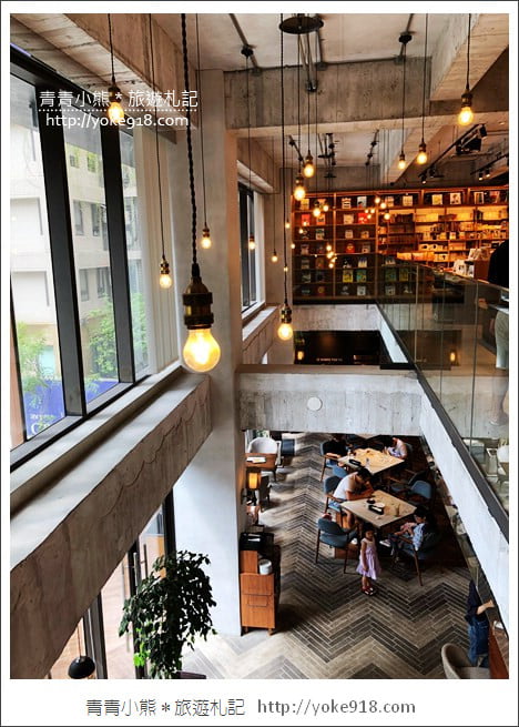 台中景點》全台最美的蔦屋書店TSUTAYA BOOKSTORE~旁邊還有好吃的吳寶春麵店 @青青小熊＊旅遊札記