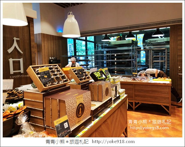 台中景點》全台最美的蔦屋書店TSUTAYA BOOKSTORE~旁邊還有好吃的吳寶春麵店 @青青小熊＊旅遊札記