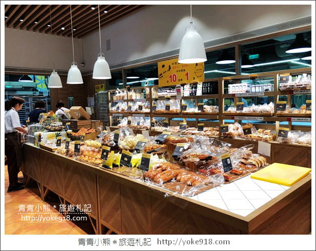 台中景點》全台最美的蔦屋書店TSUTAYA BOOKSTORE~旁邊還有好吃的吳寶春麵店 @青青小熊＊旅遊札記