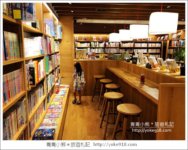 台中景點》全台最美的蔦屋書店TSUTAYA BOOKSTORE~旁邊還有好吃的吳寶春麵店 @青青小熊＊旅遊札記