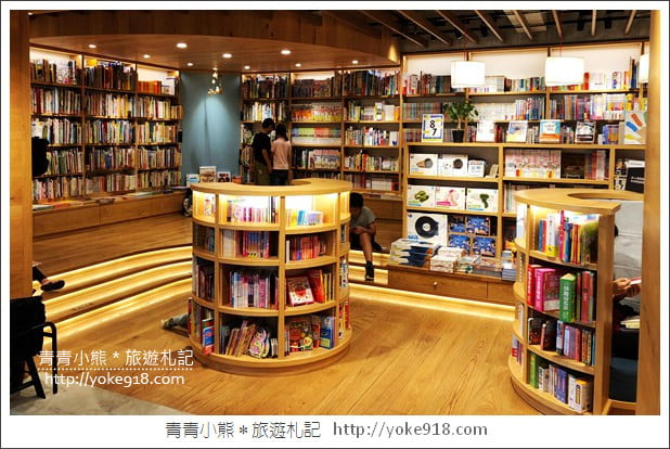 台中景點》全台最美的蔦屋書店TSUTAYA BOOKSTORE~旁邊還有好吃的吳寶春麵店 @青青小熊＊旅遊札記