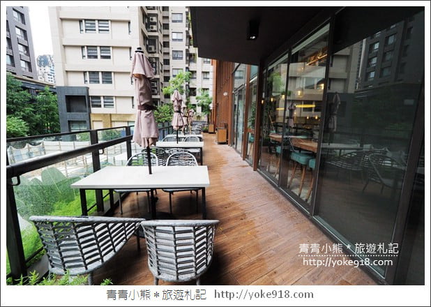 台中景點》全台最美的蔦屋書店TSUTAYA BOOKSTORE~旁邊還有好吃的吳寶春麵店 @青青小熊＊旅遊札記