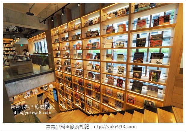 台中景點》全台最美的蔦屋書店TSUTAYA BOOKSTORE~旁邊還有好吃的吳寶春麵店 @青青小熊＊旅遊札記
