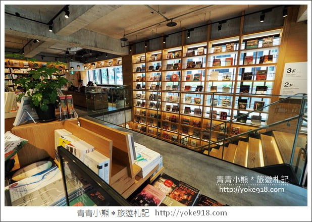 台中景點》全台最美的蔦屋書店TSUTAYA BOOKSTORE~旁邊還有好吃的吳寶春麵店 @青青小熊＊旅遊札記