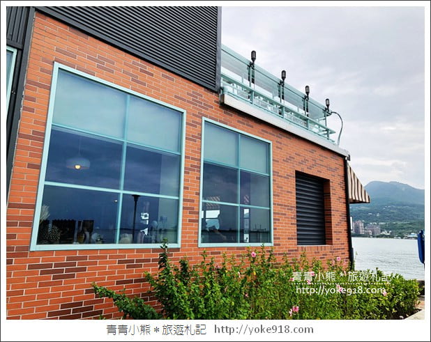 淡水景觀餐廳》淡水長堤咖啡館．融入淡水風景中的河岸咖啡，賞景看夕陽 @青青小熊＊旅遊札記