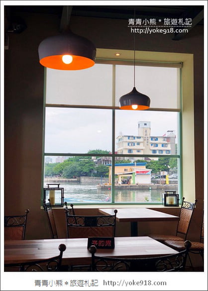 淡水景觀餐廳》淡水長堤咖啡館．融入淡水風景中的河岸咖啡，賞景看夕陽 @青青小熊＊旅遊札記