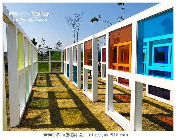 台中景點》水湳普普風濾色地景裝置．最新彩色濾鏡迷宮 @青青小熊＊旅遊札記