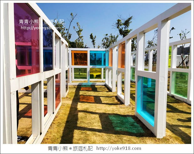 台中景點》水湳普普風濾色地景裝置．最新彩色濾鏡迷宮 @青青小熊＊旅遊札記