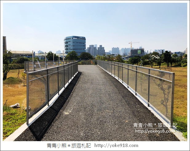 台中景點》水湳普普風濾色地景裝置．最新彩色濾鏡迷宮 @青青小熊＊旅遊札記