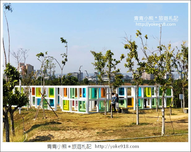 台中景點》水湳普普風濾色地景裝置．最新彩色濾鏡迷宮 @青青小熊＊旅遊札記