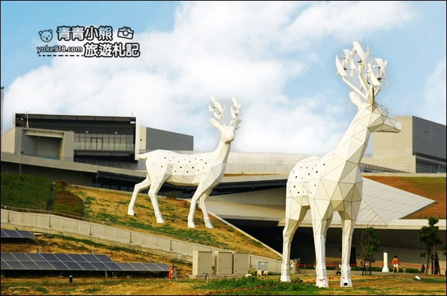 台南新景點》綠能科技示範場域.超巨大的小鹿斑比、太陽能樹,放大版的裝置藝術 @青青小熊*旅遊札記 台南新景點》綠能科技示範場域.超巨大的小鹿斑比、太陽能樹,放大版的裝置藝術 @青青小熊*旅遊札記