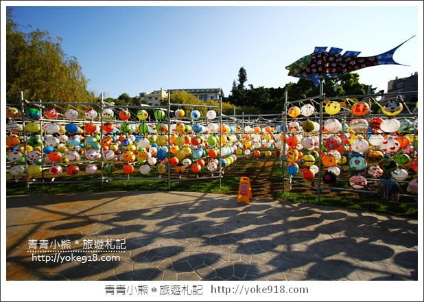 台中景點》東勢燈會．3000顆客家彩燈籠~打造鯉魚迷宮好迷人 @青青小熊＊旅遊札記